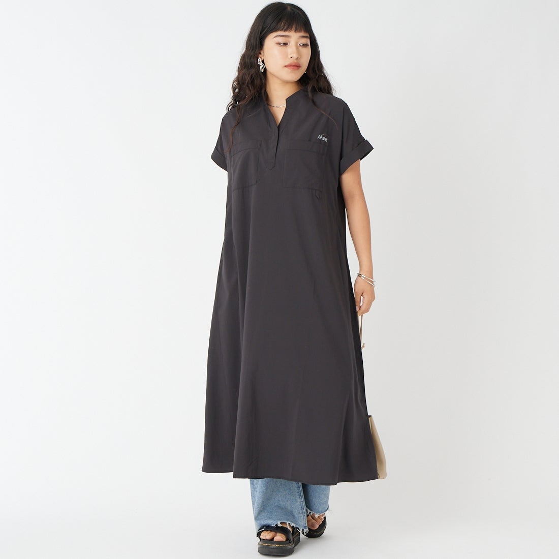 NANGA [ナンガ] エクスカーションドレス [N2501-1N408B] BLK &&モデル身長：162cm 着用サイズ：WL&&