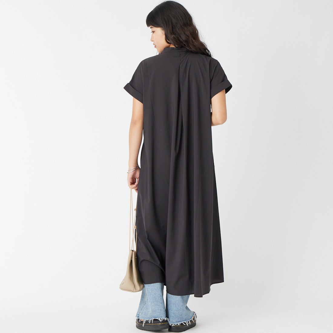 NANGA [ナンガ] エクスカーションドレス [N2501-1N408B] BLK &&モデル身長：162cm 着用サイズ：WL&&