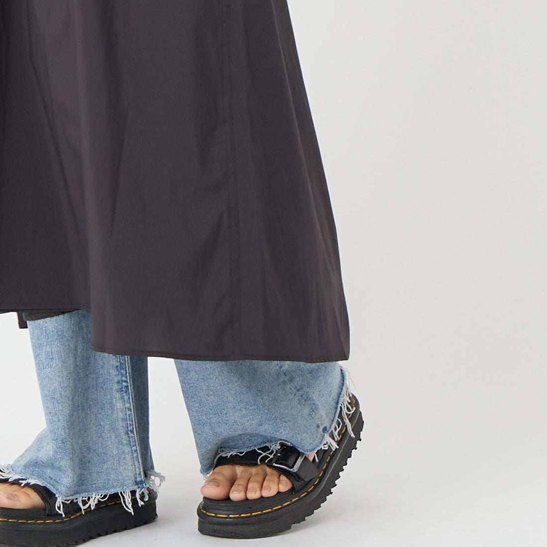 NANGA [ナンガ] エクスカーションドレス [N2501-1N408B] BLK &&モデル身長：162cm 着用サイズ：WL&&