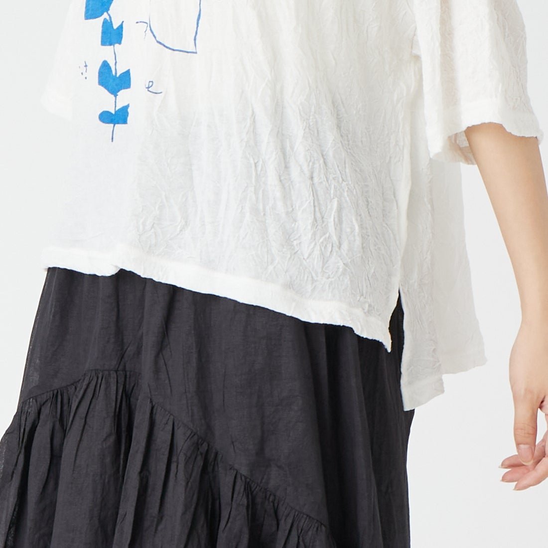 tumugu: [ツムグ] ワッシャーライト プリントTシャツ [TC26209] 02 OFF &&モデル身長：162cm 着用サイズ：F&&
