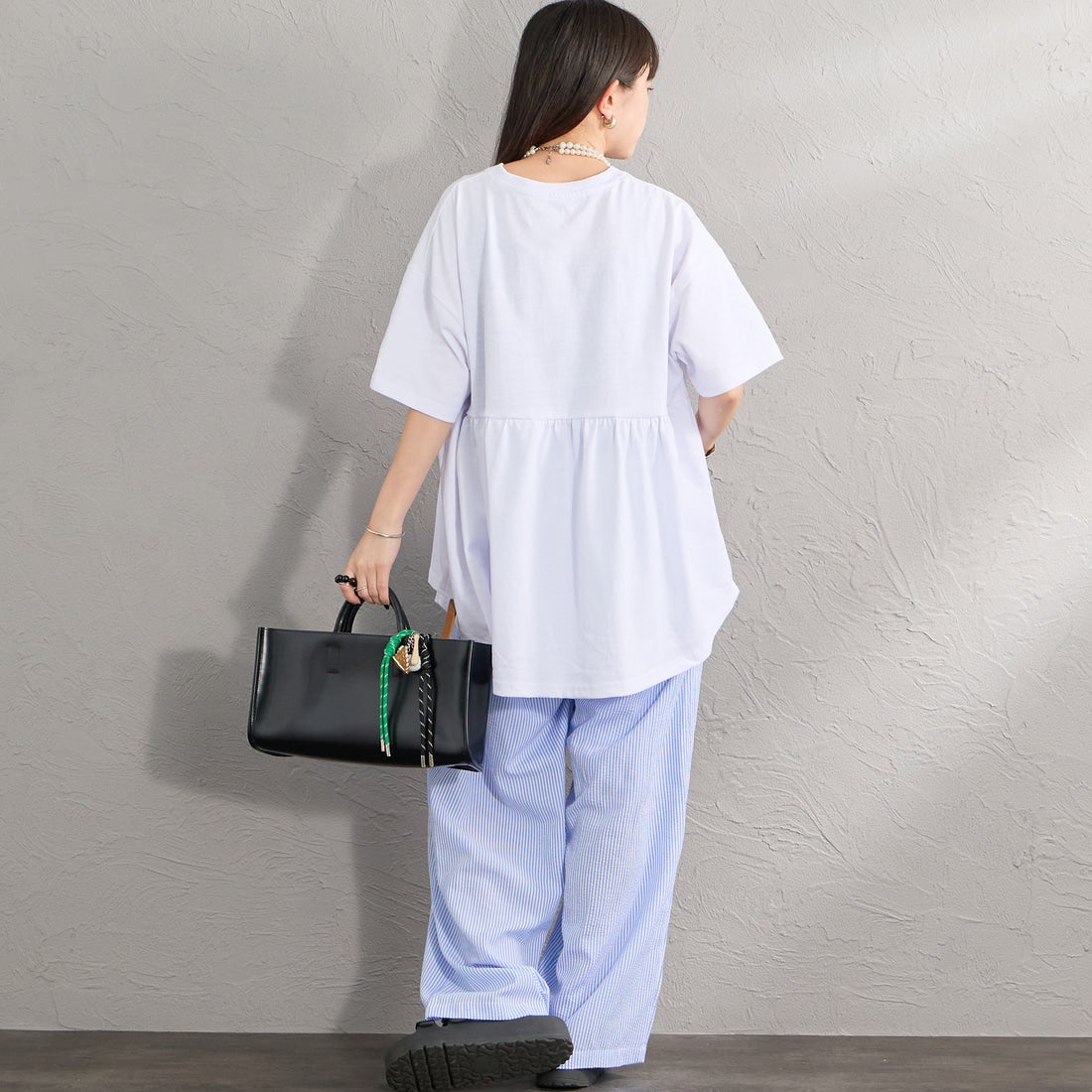 THE FOX [ザフォックス] 別注 ワンポイントロゴ ギャザー切替カットソー [JFL26SS-07-JF] WHITE &&モデル身長：150cm 着用サイズ：F&&