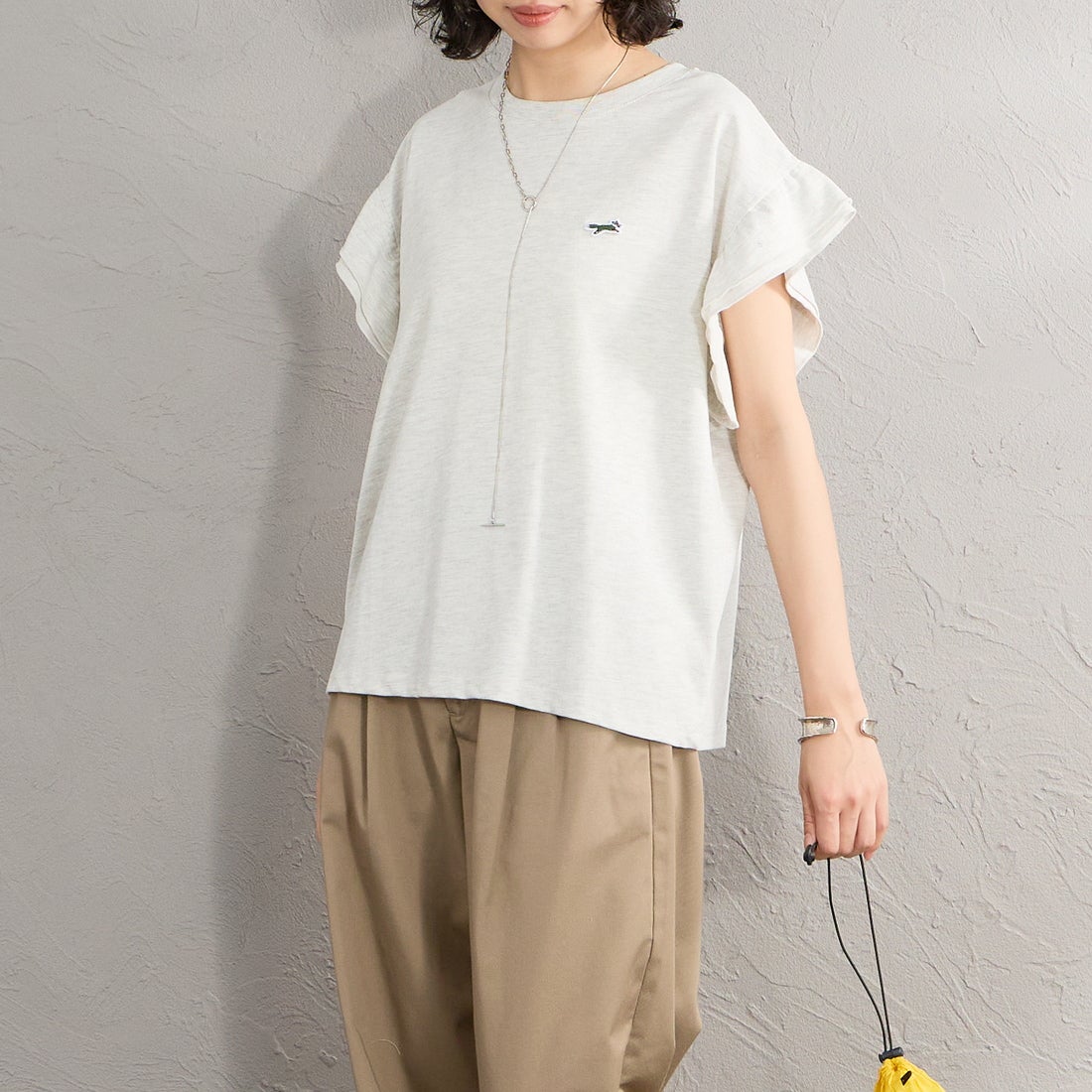 THE FOX [ザフォックス] 別注 ワンポイントロゴ 袖フリルカットソー [JFL26SS-08-JF] ASH &&モデル身長：162cm 着用サイズ：F&&