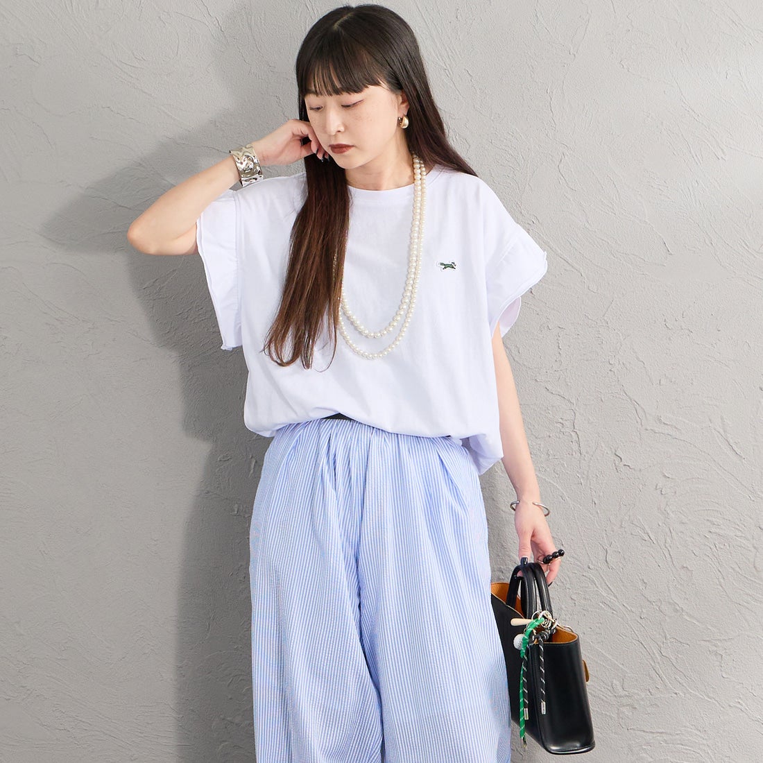 THE FOX [ザフォックス] 別注 ワンポイントロゴ 袖フリルカットソー [JFL26SS-08-JF] WHITE &&モデル身長：150cm 着用サイズ：F&&