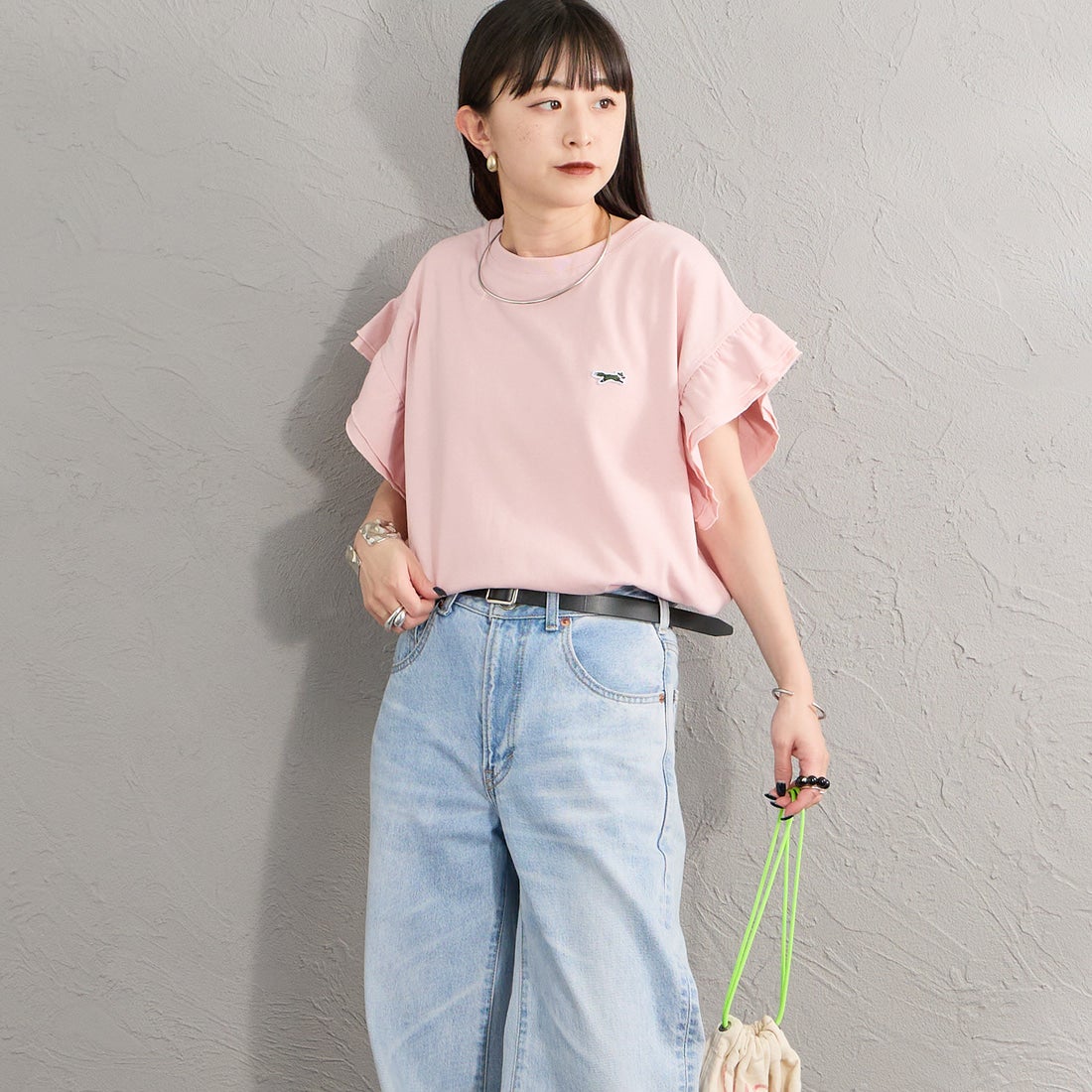 THE FOX [ザフォックス] 別注 ワンポイントロゴ 袖フリルカットソー [JFL26SS-08-JF] PINK &&モデル身長：150cm 着用サイズ：F&&