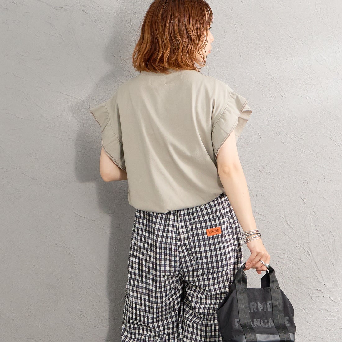 THE FOX [ザフォックス] 別注 ワンポイントロゴ 袖フリルカットソー [JFL26SS-08-JF] GREIGE &&モデル身長：158cm 着用サイズ：F&&