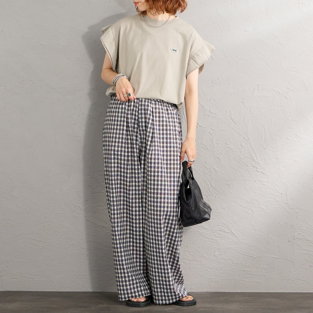 THE FOX [ザフォックス] 別注 ワンポイントロゴ 袖フリルカットソー [JFL26SS-08-JF] GREIGE &&モデル身長：158cm 着用サイズ：F&&