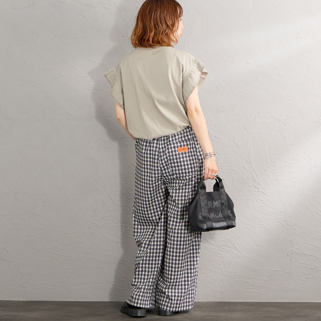 THE FOX [ザフォックス] 別注 ワンポイントロゴ 袖フリルカットソー [JFL26SS-08-JF] GREIGE &&モデル身長：158cm 着用サイズ：F&&