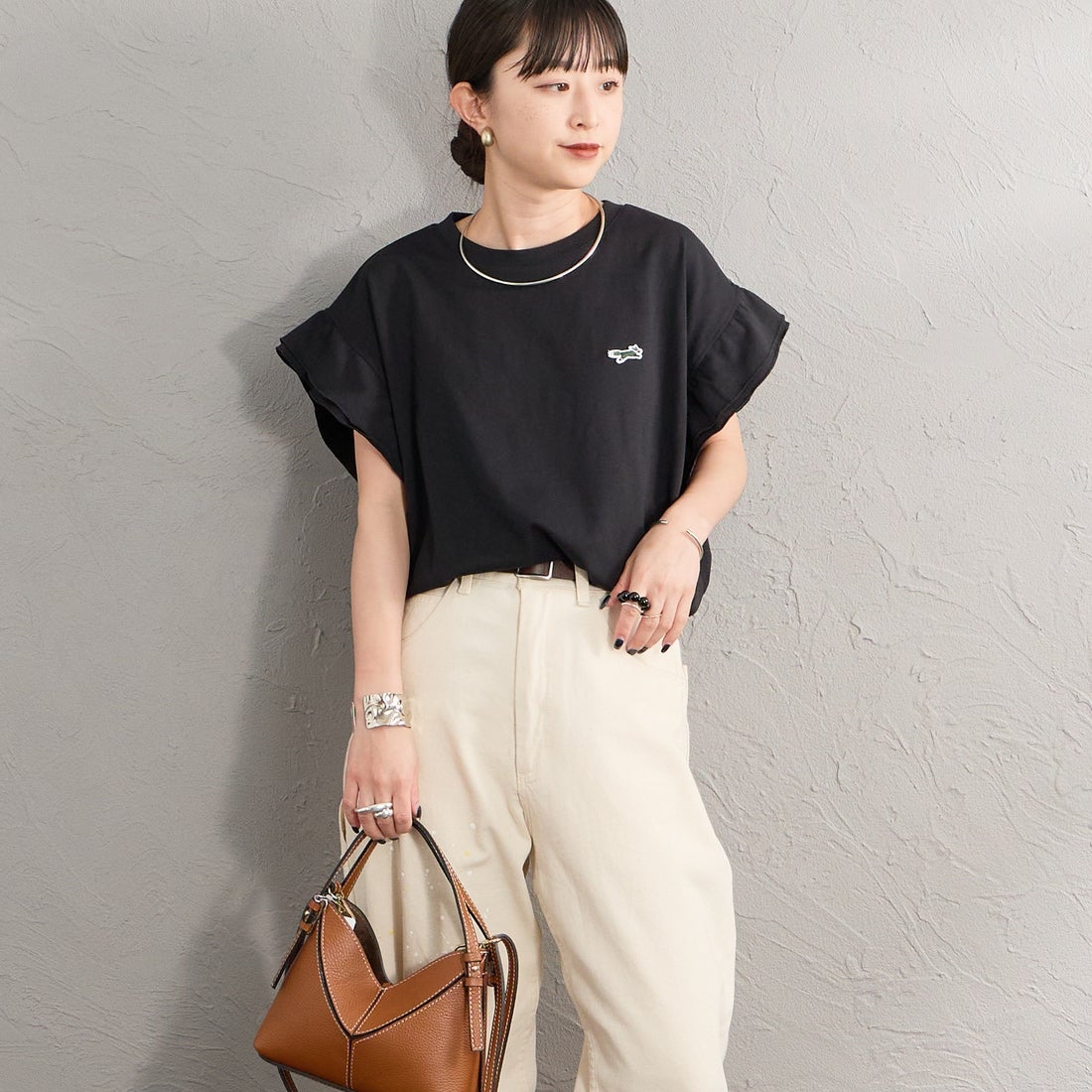 THE FOX [ザフォックス] 別注 ワンポイントロゴ 袖フリルカットソー [JFL26SS-08-JF] BLACK &&モデル身長：150cm 着用サイズ：F&&