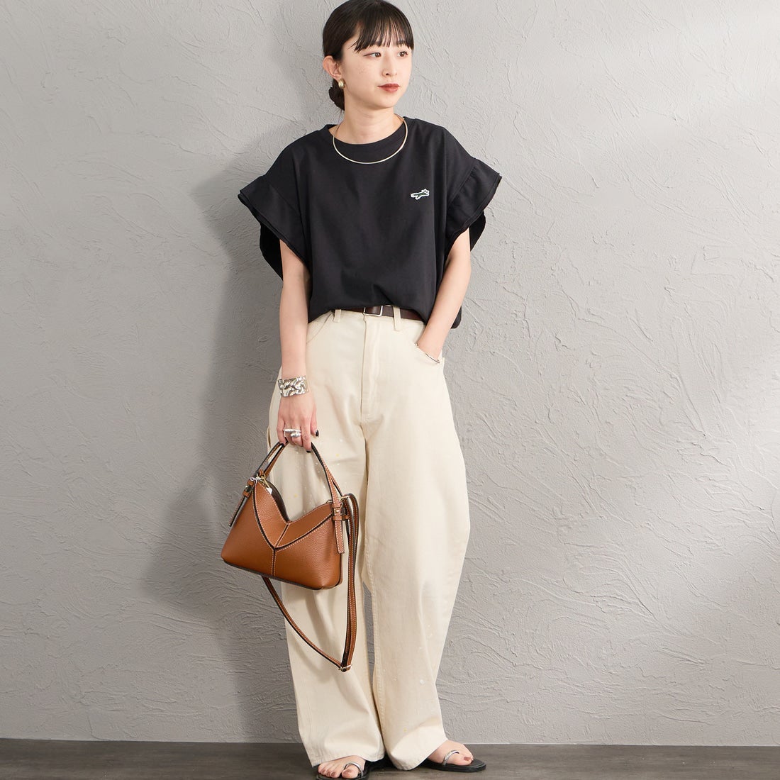 THE FOX [ザフォックス] 別注 ワンポイントロゴ 袖フリルカットソー [JFL26SS-08-JF] BLACK &&モデル身長：150cm 着用サイズ：F&&