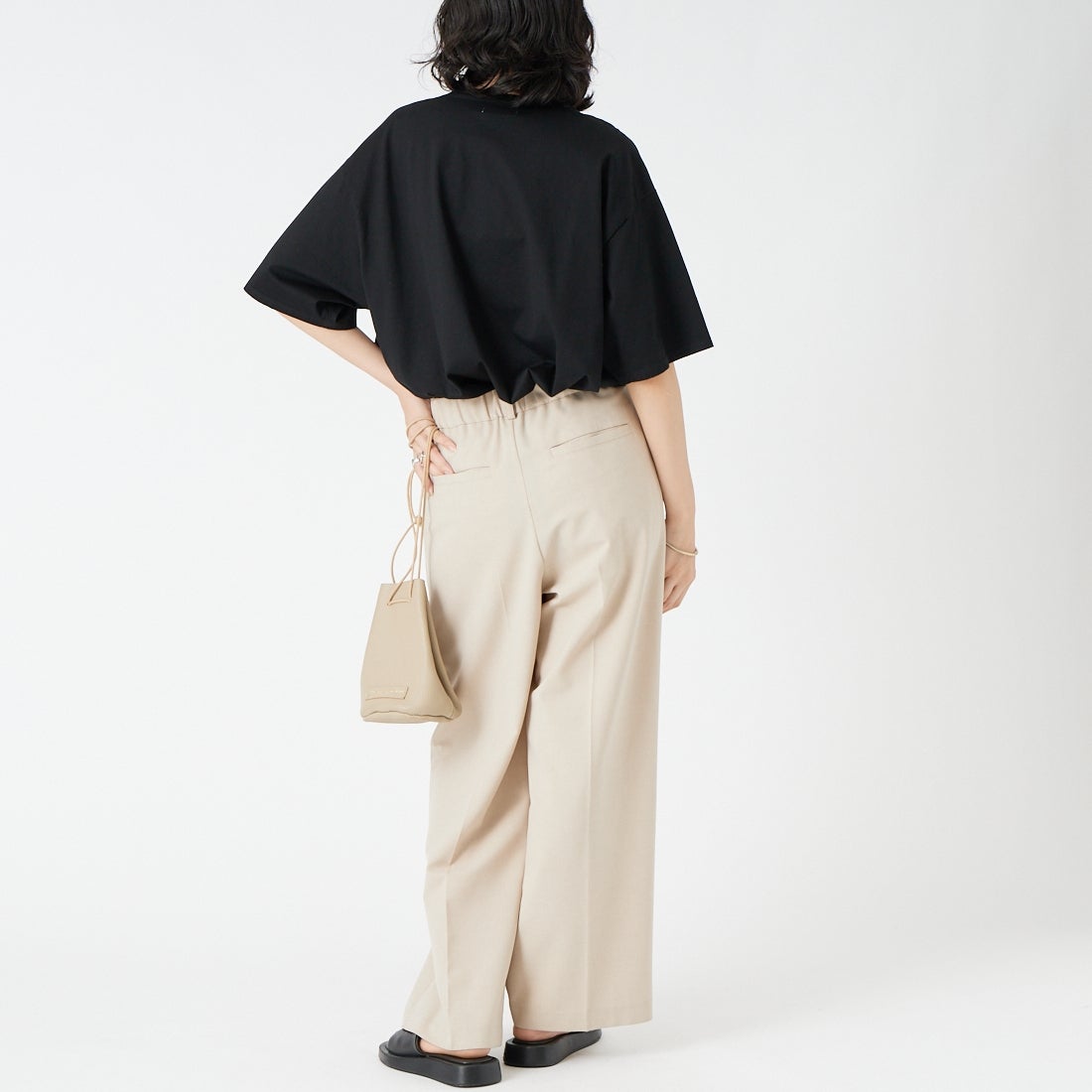 Commencement [コメンスメント] Aライン ショートスリーブTシャツ [C-327] BLACK &&モデル身長：162cm 着用サイズ：F&&