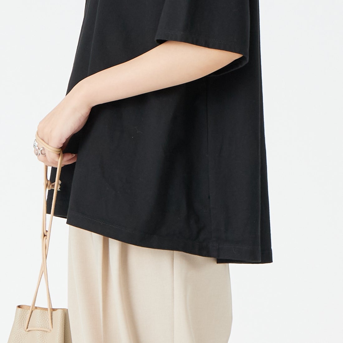 Commencement [コメンスメント] Aライン ショートスリーブTシャツ [C-327] BLACK &&モデル身長：162cm 着用サイズ：F&&