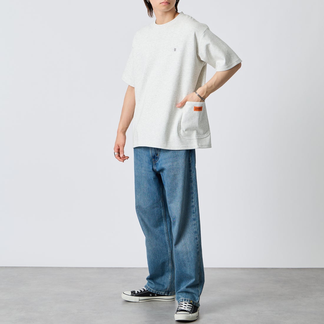 UNIVERSAL OVERALL [ユニバーサルオーバーオール] 別注 ポンチカバーオールTシャツ [U2611279IN-JF] ASH &&モデル身長：177cm 着用サイズ：M&&