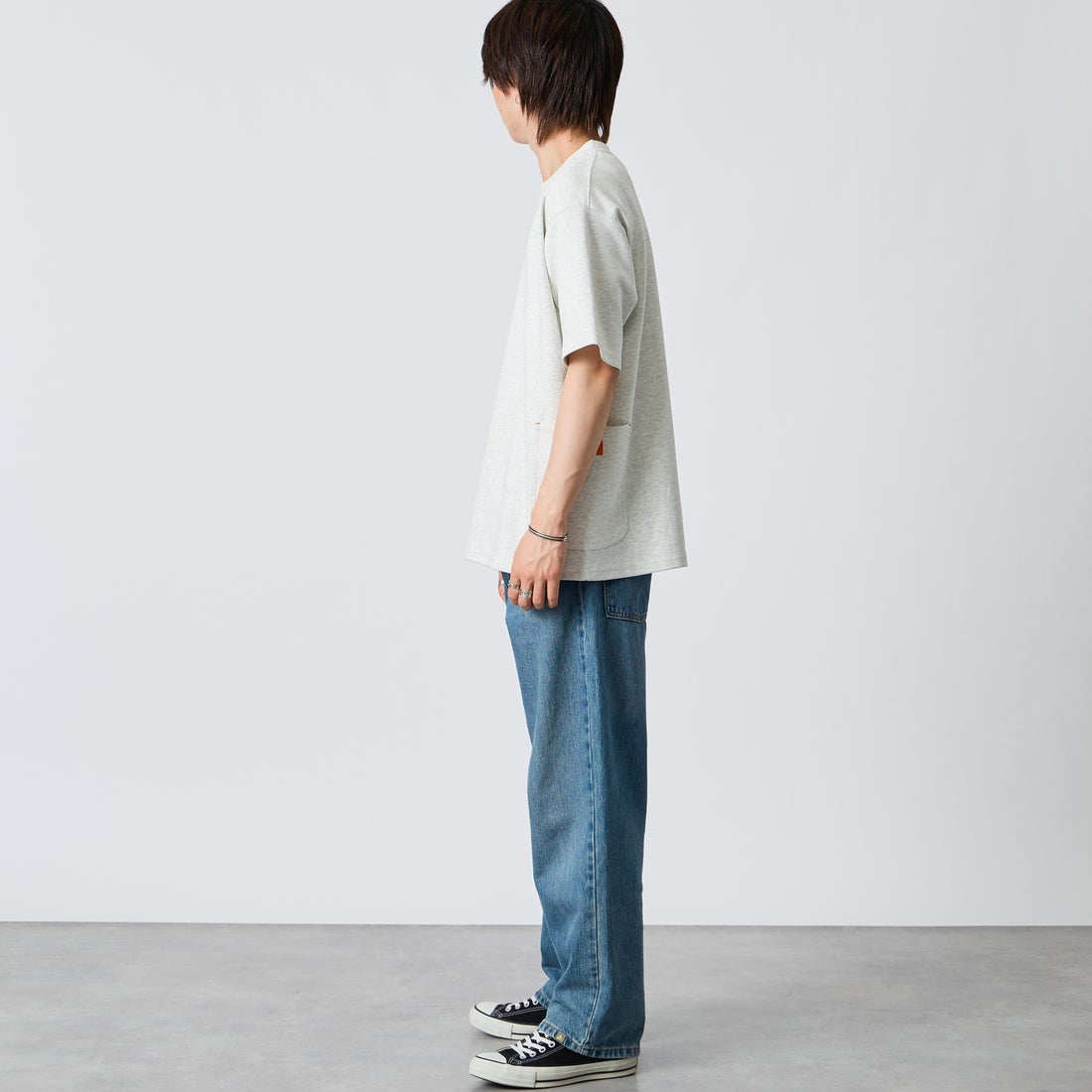 UNIVERSAL OVERALL [ユニバーサルオーバーオール] 別注 ポンチカバーオールTシャツ [U2611279IN-JF] ASH &&モデル身長：177cm 着用サイズ：M&&