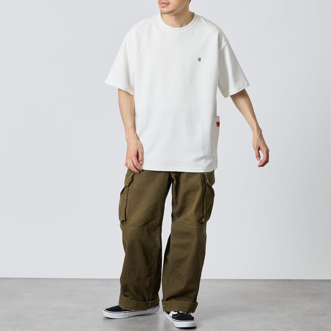 UNIVERSAL OVERALL [ユニバーサルオーバーオール] 別注 ポンチカバーオールTシャツ [U2611279IN-JF] OFF WHITE &&モデル身長：168cm 着用サイズ：L&&