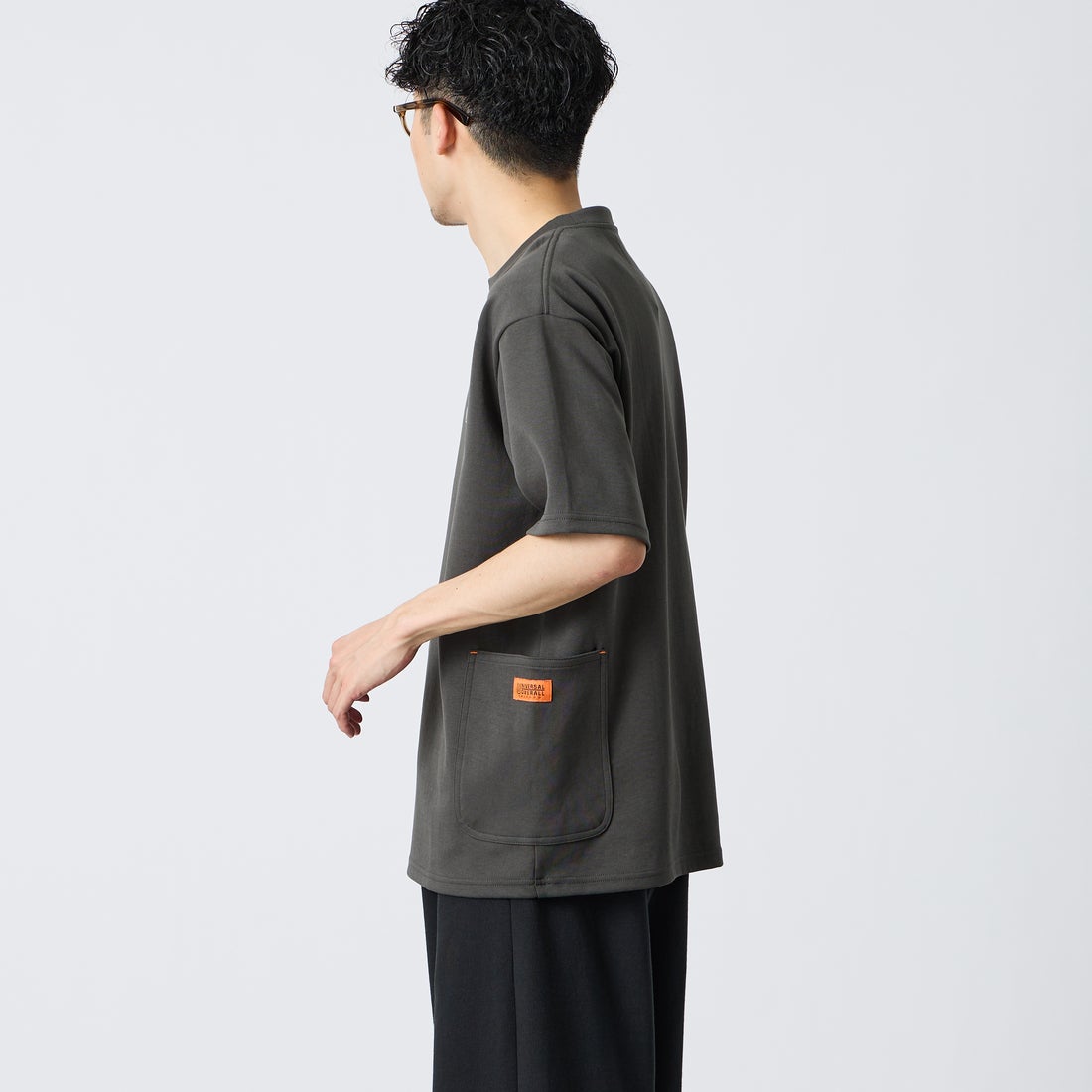 UNIVERSAL OVERALL [ユニバーサルオーバーオール] 別注 ポンチカバーオールTシャツ [U2611279IN-JF] CHARCOAL &&モデル身長：168cm 着用サイズ：M&&