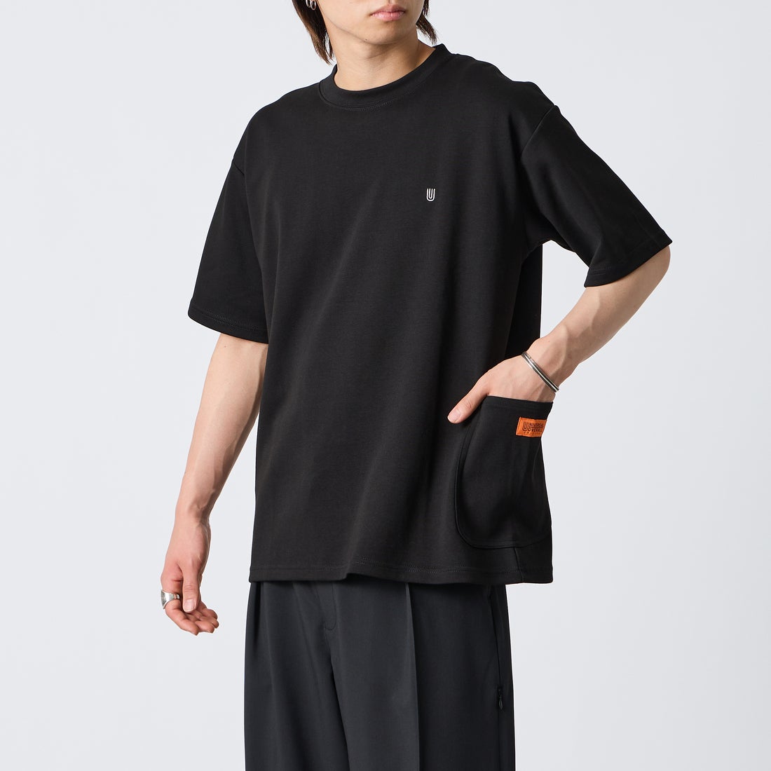 UNIVERSAL OVERALL [ユニバーサルオーバーオール] 別注 ポンチカバーオールTシャツ [U2611279IN-JF] BLACK &&モデル身長：177cm 着用サイズ：L&&