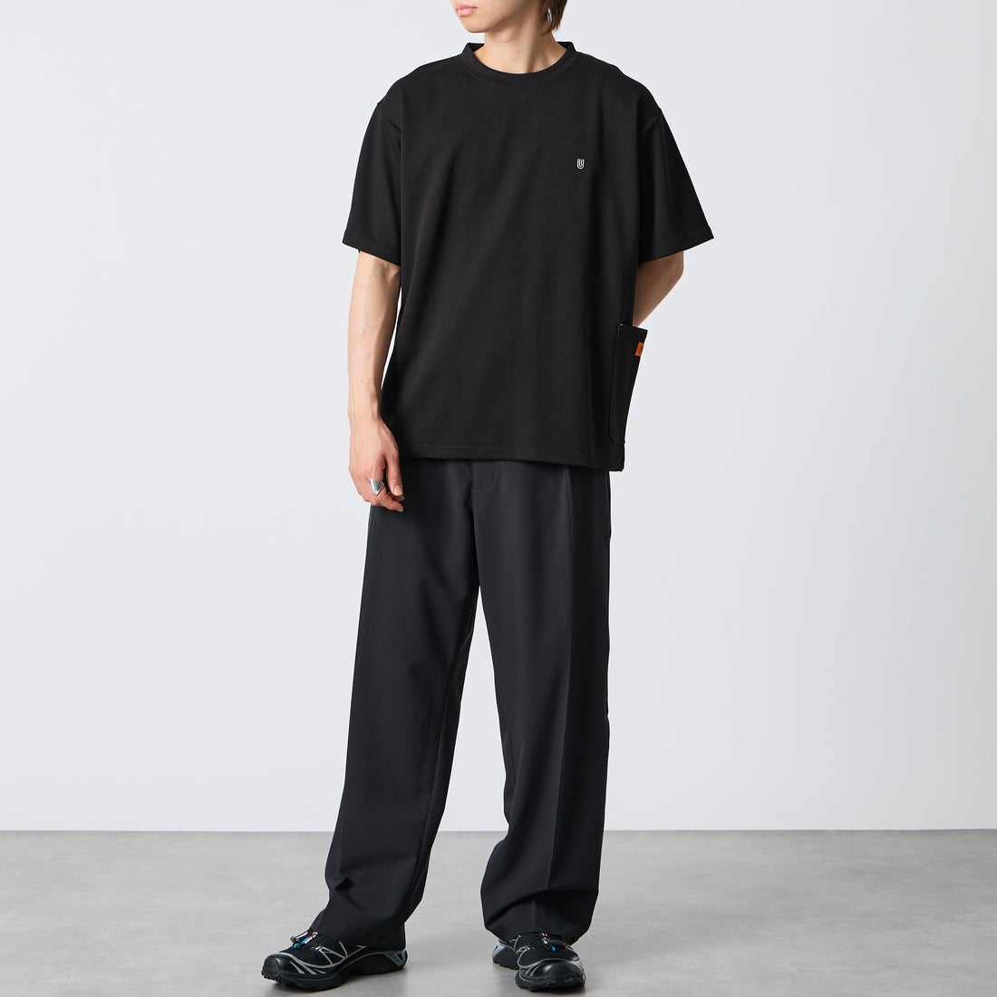 UNIVERSAL OVERALL [ユニバーサルオーバーオール] 別注 ポンチカバーオールTシャツ [U2611279IN-JF] BLACK &&モデル身長：177cm 着用サイズ：L&&