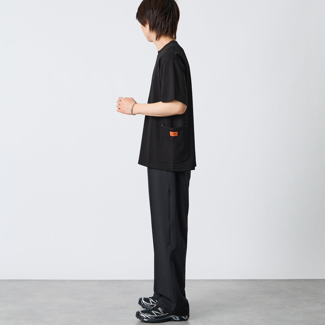 UNIVERSAL OVERALL [ユニバーサルオーバーオール] 別注 ポンチカバーオールTシャツ [U2611279IN-JF] BLACK &&モデル身長：177cm 着用サイズ：L&&