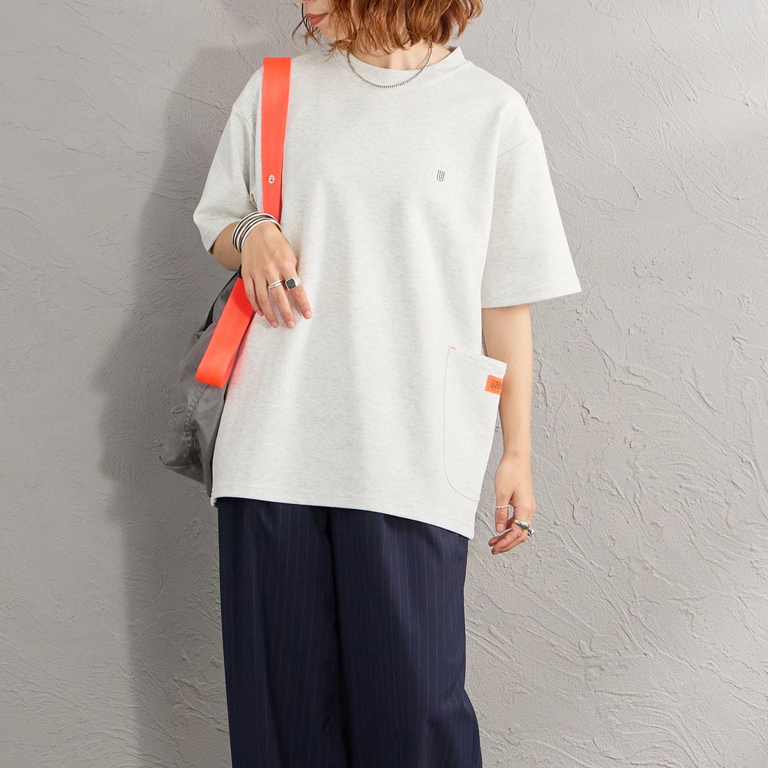 UNIVERSAL OVERALL [ユニバーサルオーバーオール] 別注 ポンチカバーオールTシャツ [U2611279IN-JF] ASH &&モデル身長：158cm 着用サイズ：S&&