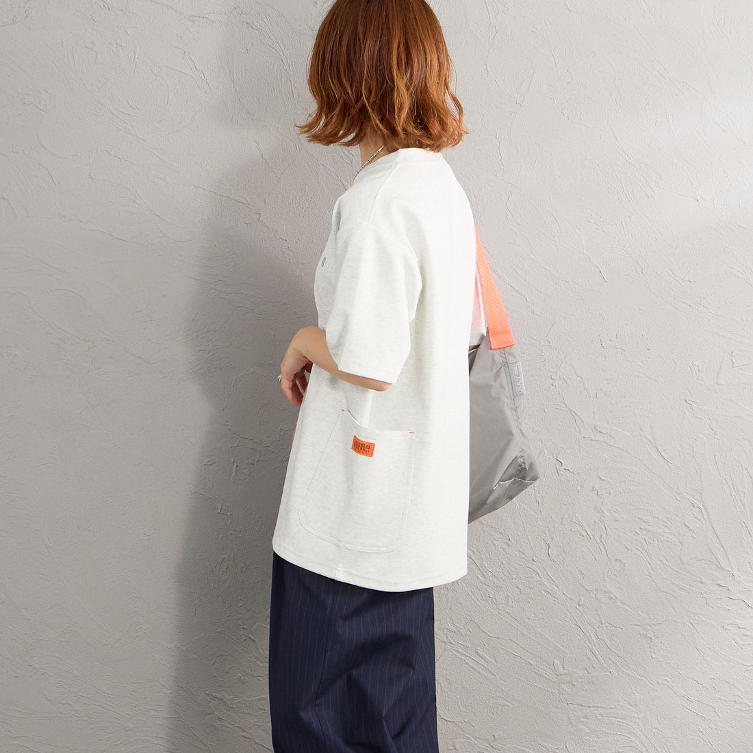 UNIVERSAL OVERALL [ユニバーサルオーバーオール] 別注 ポンチカバーオールTシャツ [U2611279IN-JF] ASH &&モデル身長：158cm 着用サイズ：S&&