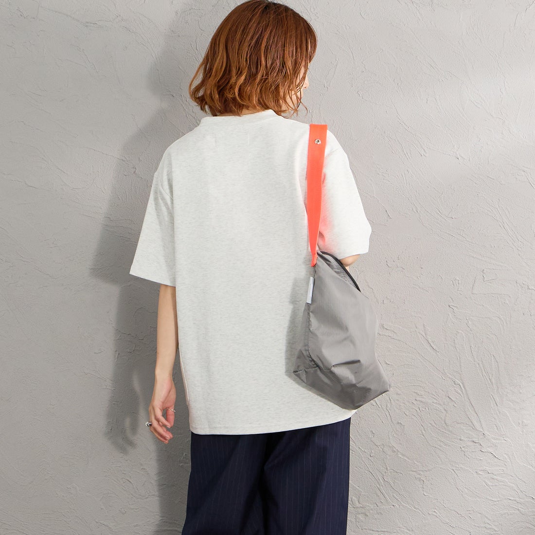 UNIVERSAL OVERALL [ユニバーサルオーバーオール] 別注 ポンチカバーオールTシャツ [U2611279IN-JF] ASH &&モデル身長：158cm 着用サイズ：S&&