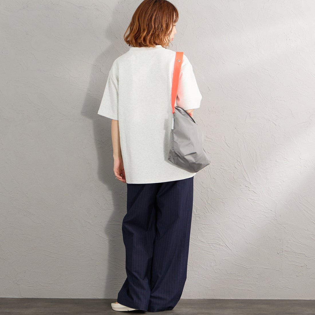 UNIVERSAL OVERALL [ユニバーサルオーバーオール] 別注 ポンチカバーオールTシャツ [U2611279IN-JF] ASH &&モデル身長：158cm 着用サイズ：S&&