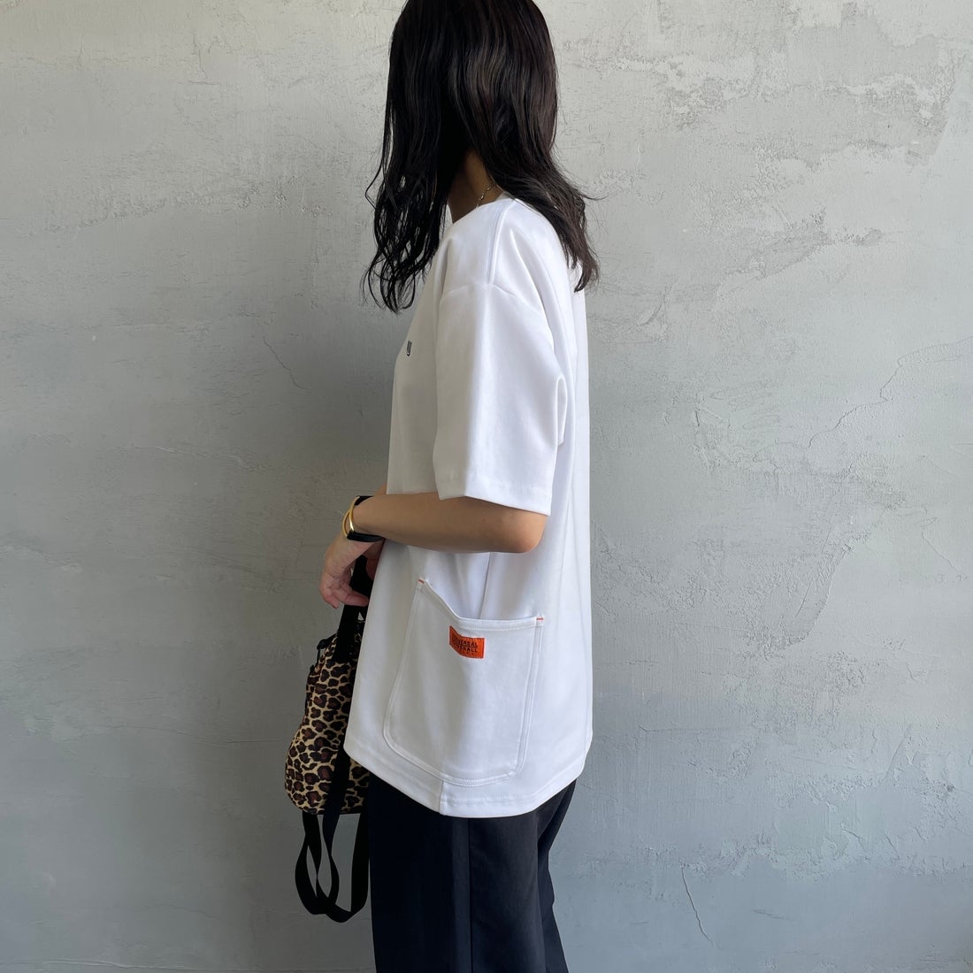 UNIVERSAL OVERALL [ユニバーサルオーバーオール] 別注 ポンチカバーオールTシャツ [U2611279IN-JF] OFF WHITE &&モデル身長：160cm 着用サイズ：S&&