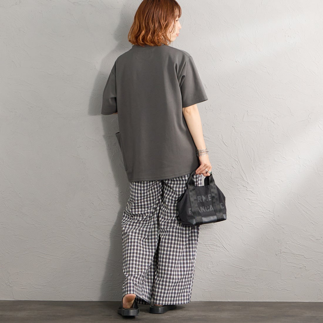 UNIVERSAL OVERALL [ユニバーサルオーバーオール] 別注 ポンチカバーオールTシャツ [U2611279IN-JF] CHARCOAL &&モデル身長：158cm 着用サイズ：S&&