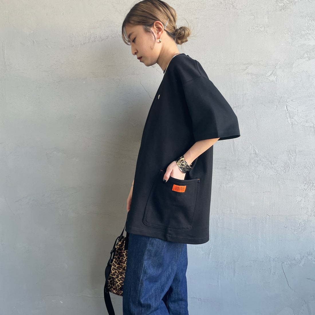 UNIVERSAL OVERALL [ユニバーサルオーバーオール] 別注 ポンチカバーオールTシャツ [U2611279IN-JF] BLACK &&モデル身長：150cm 着用サイズ：S&&