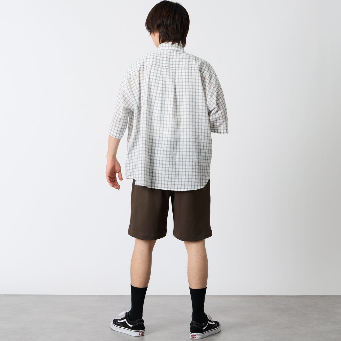 UNIVERSAL OVERALL [ユニバーサルオーバーオール] 別注 ワンポイントロゴ ポンチショートパンツ [U2611661IN-JF] CHR BROWN &&モデル身長：177cm 着用サイズ：M&&