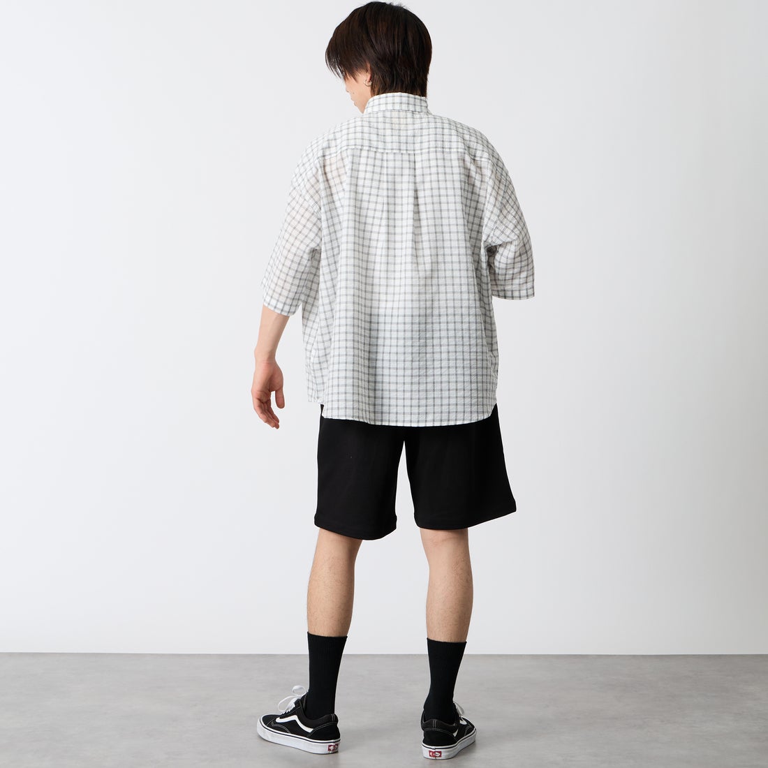 UNIVERSAL OVERALL [ユニバーサルオーバーオール] 別注 ワンポイントロゴ ポンチショートパンツ [U2611661IN-JF] BLACK &&モデル身長：177cm 着用サイズ：M&&