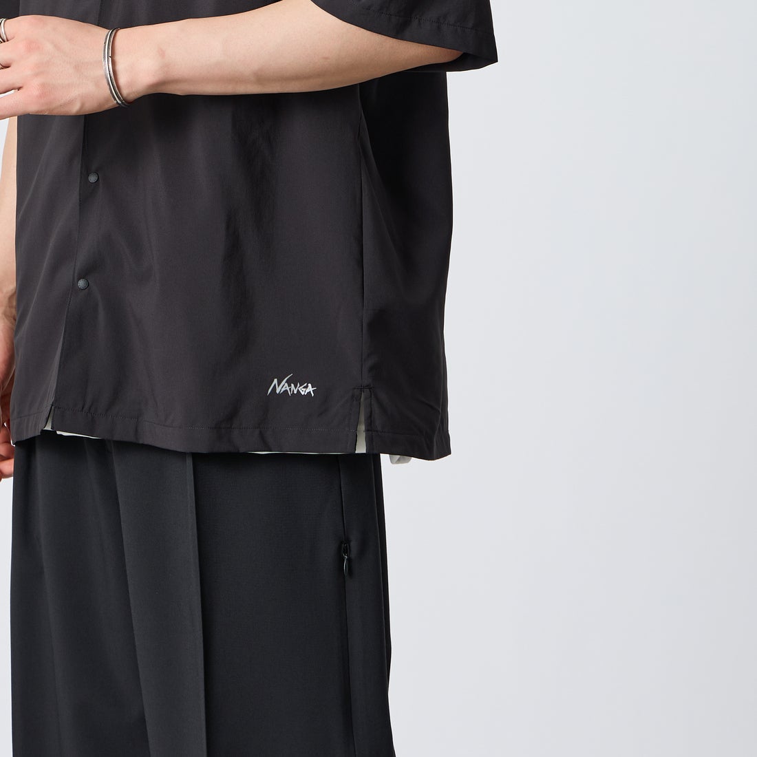 NANGA [ナンガ] PLC エクスカーション ショートスリーブシャツ [N2610-1J120A] BLK &&モデル身長：177cm 着用サイズ：L&&