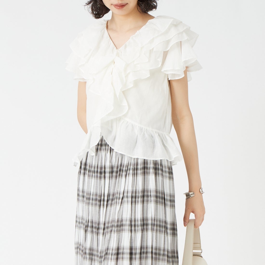 Jeans Factory Clothes [ジーンズファクトリークローズ] ラッフルブラウス [25703-MN] OFF WHITE &&モデル身長：162cm 着用サイズ：F&&