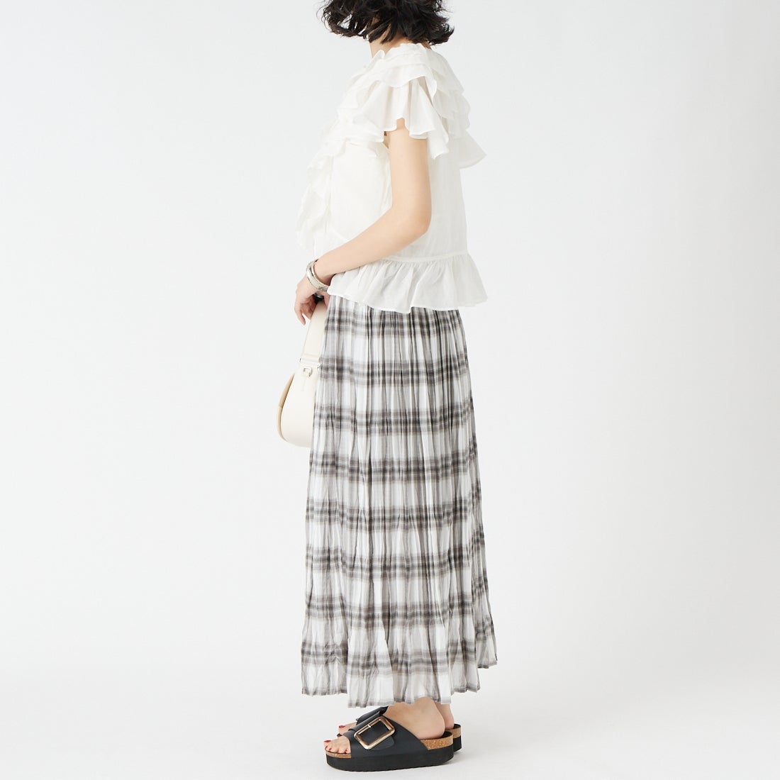 Jeans Factory Clothes [ジーンズファクトリークローズ] ラッフルブラウス [25703-MN] OFF WHITE &&モデル身長：162cm 着用サイズ：F&&
