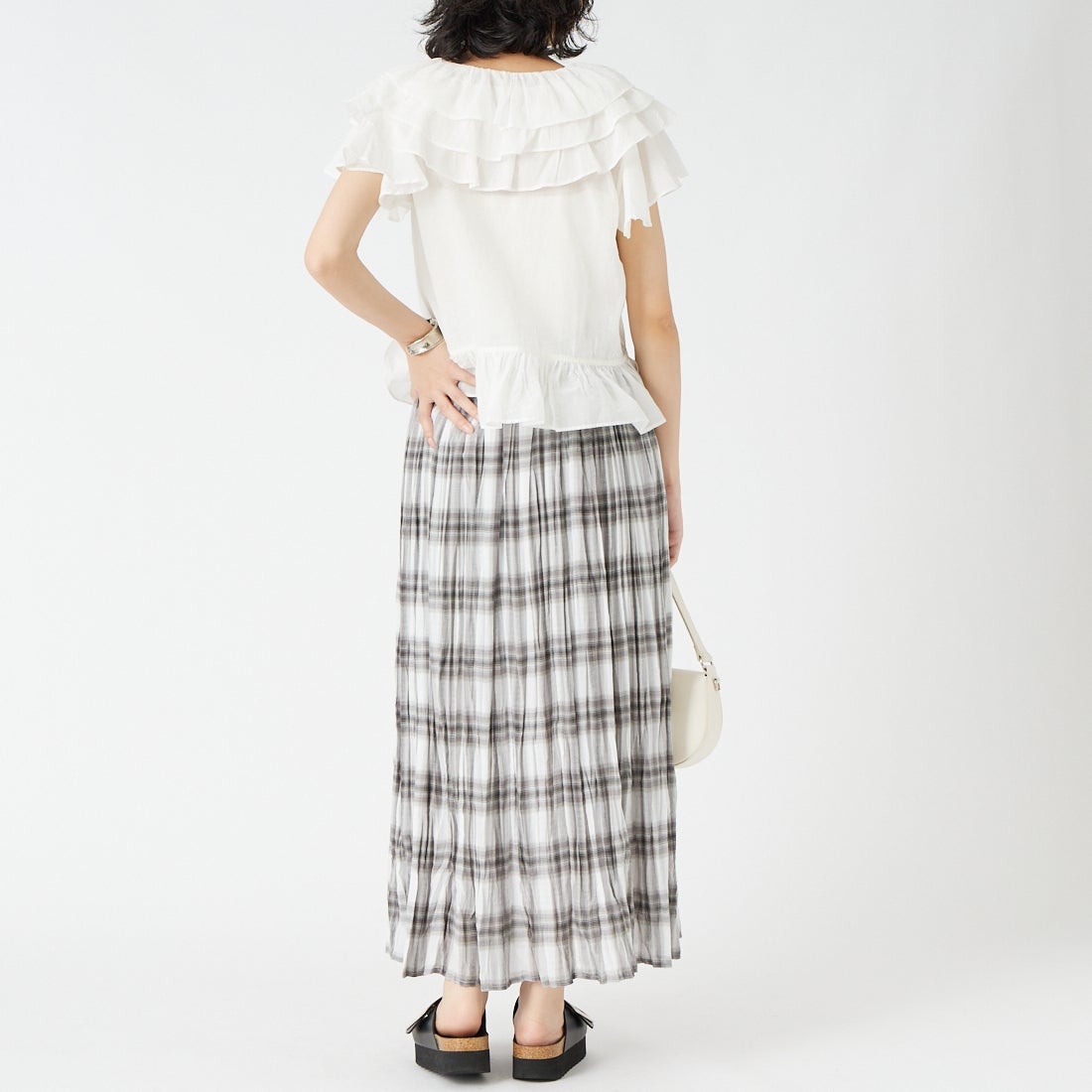 Jeans Factory Clothes [ジーンズファクトリークローズ] ラッフルブラウス [25703-MN] OFF WHITE &&モデル身長：162cm 着用サイズ：F&&