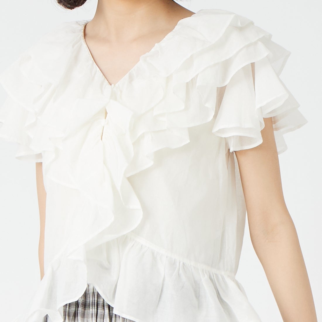 Jeans Factory Clothes [ジーンズファクトリークローズ] ラッフルブラウス [25703-MN] OFF WHITE &&モデル身長：162cm 着用サイズ：F&&