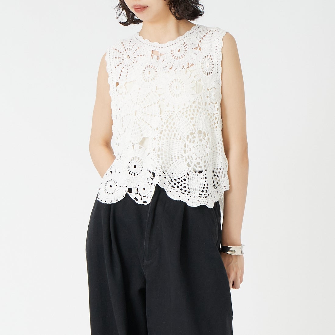 Jeans Factory Clothes [ジーンズファクトリークローズ] 総刺繍ノースリーブトップス [12652-MY] OFF WHITE &&モデル身長：162cm 着用サイズ：F&&