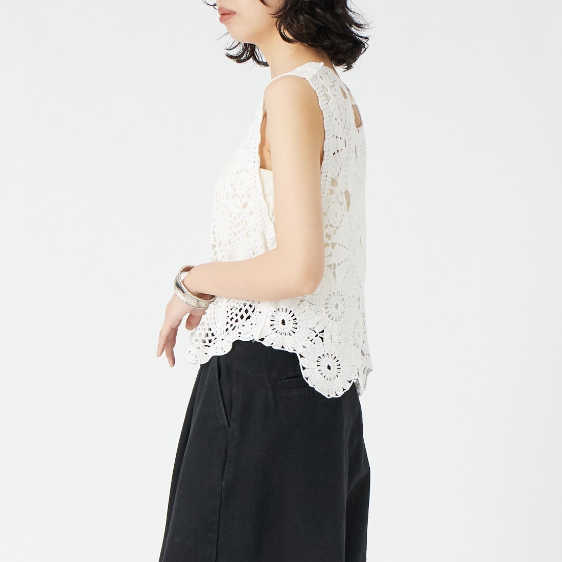 Jeans Factory Clothes [ジーンズファクトリークローズ] 総刺繍ノースリーブトップス [12652-MY] OFF WHITE &&モデル身長：162cm 着用サイズ：F&&