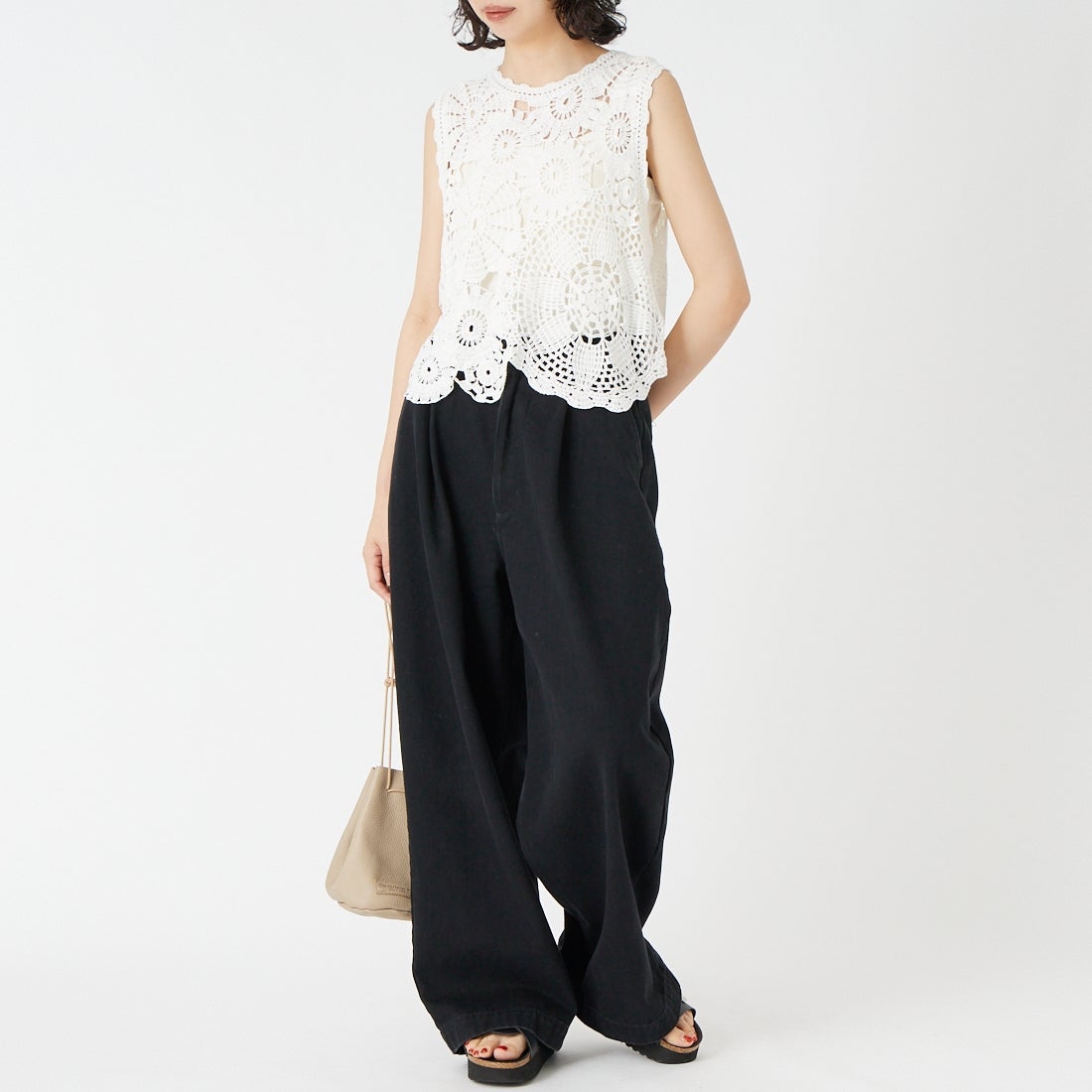 Jeans Factory Clothes [ジーンズファクトリークローズ] 総刺繍ノースリーブトップス [12652-MY] OFF WHITE &&モデル身長：162cm 着用サイズ：F&&