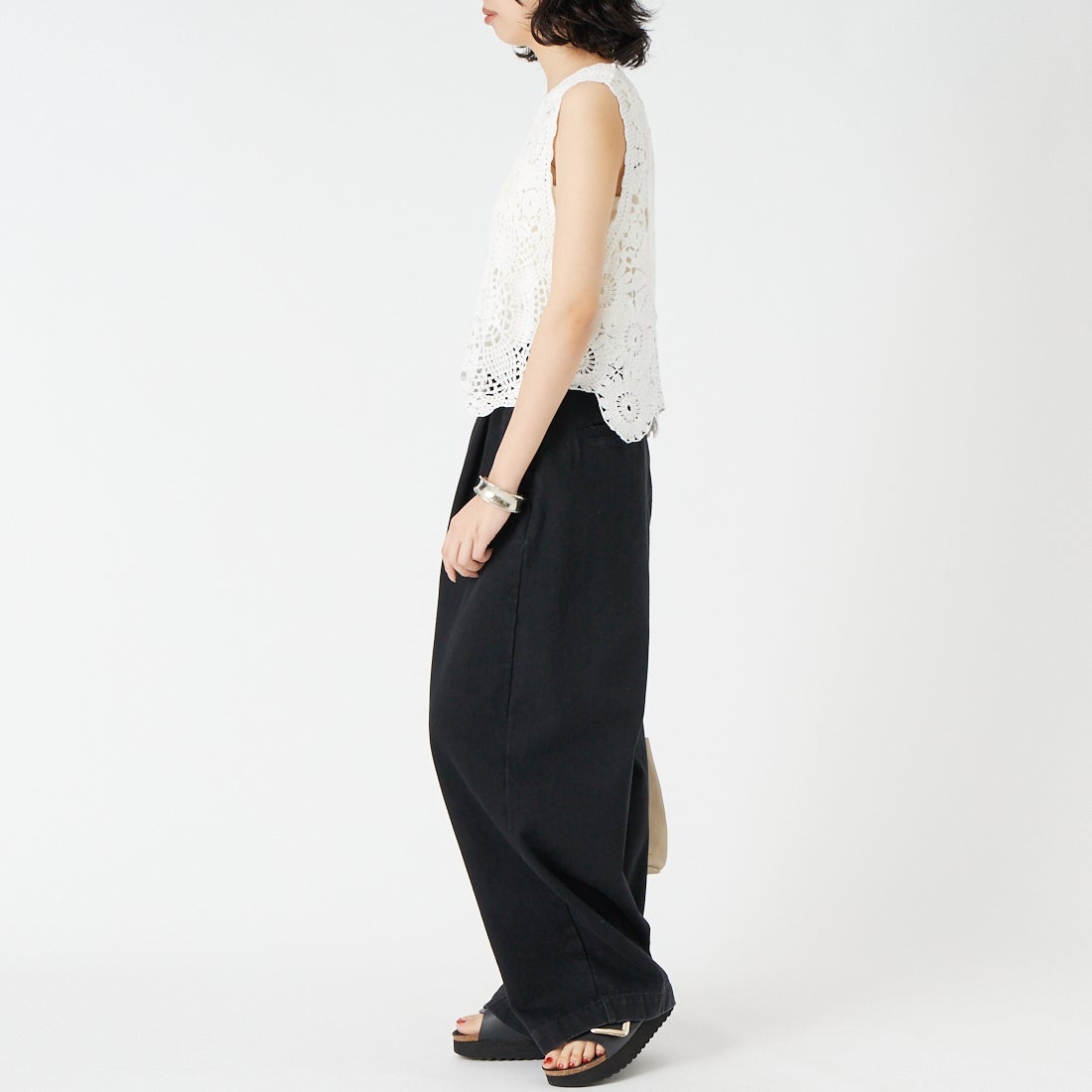 Jeans Factory Clothes [ジーンズファクトリークローズ] 総刺繍ノースリーブトップス [12652-MY] OFF WHITE &&モデル身長：162cm 着用サイズ：F&&