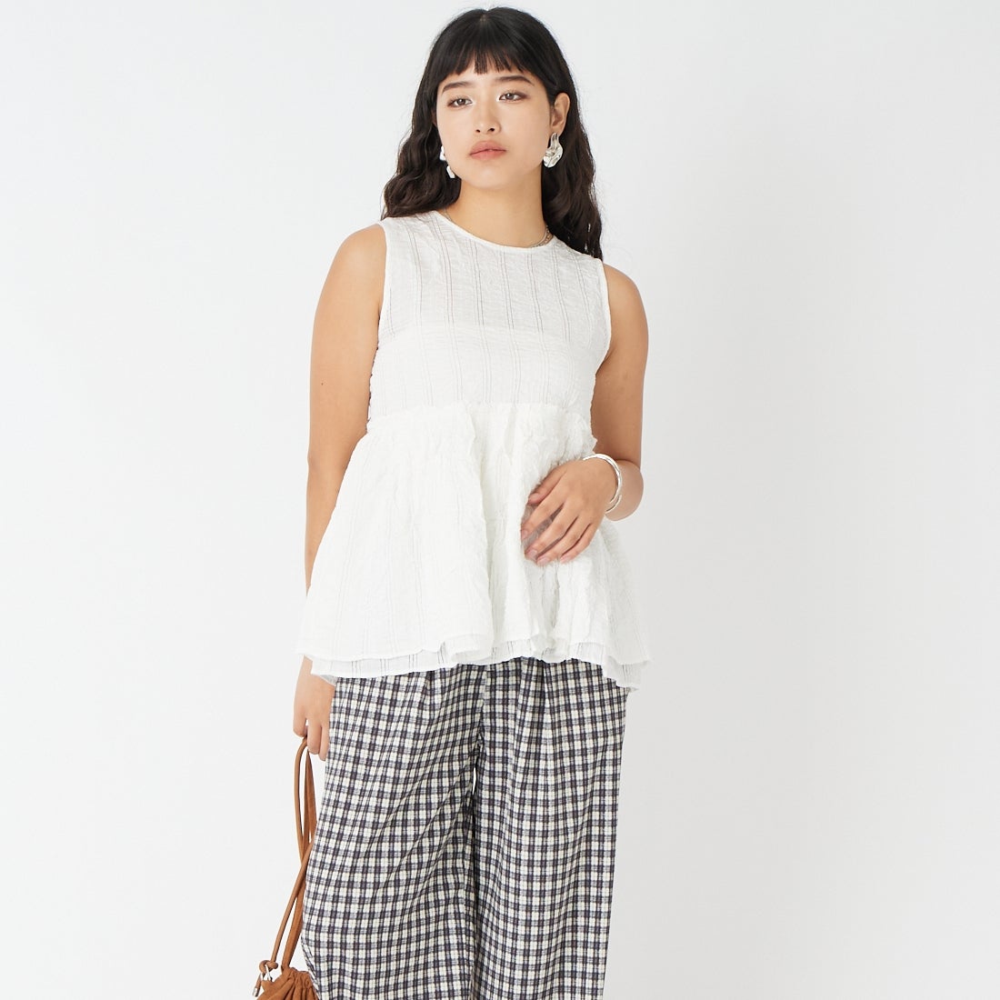 Jeans Factory Clothes [ジーンズファクトリークローズ] シアーストライプペプラムブラウス [25623-MN] OFF WHITE &&モデル身長：162cm 着用サイズ：F&&