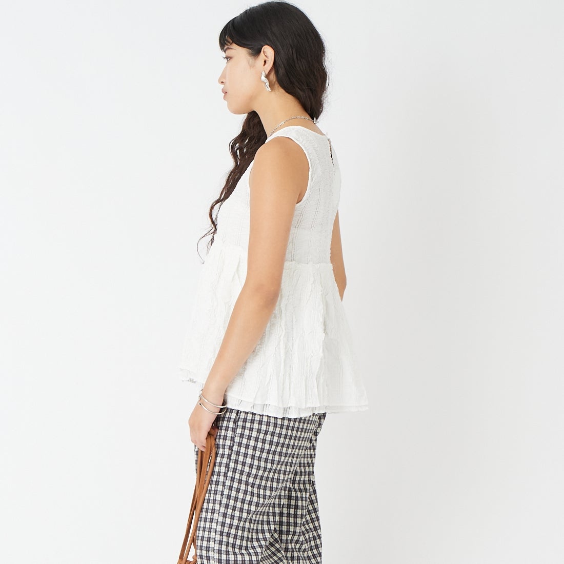 Jeans Factory Clothes [ジーンズファクトリークローズ] シアーストライプペプラムブラウス [25623-MN] OFF WHITE &&モデル身長：162cm 着用サイズ：F&&