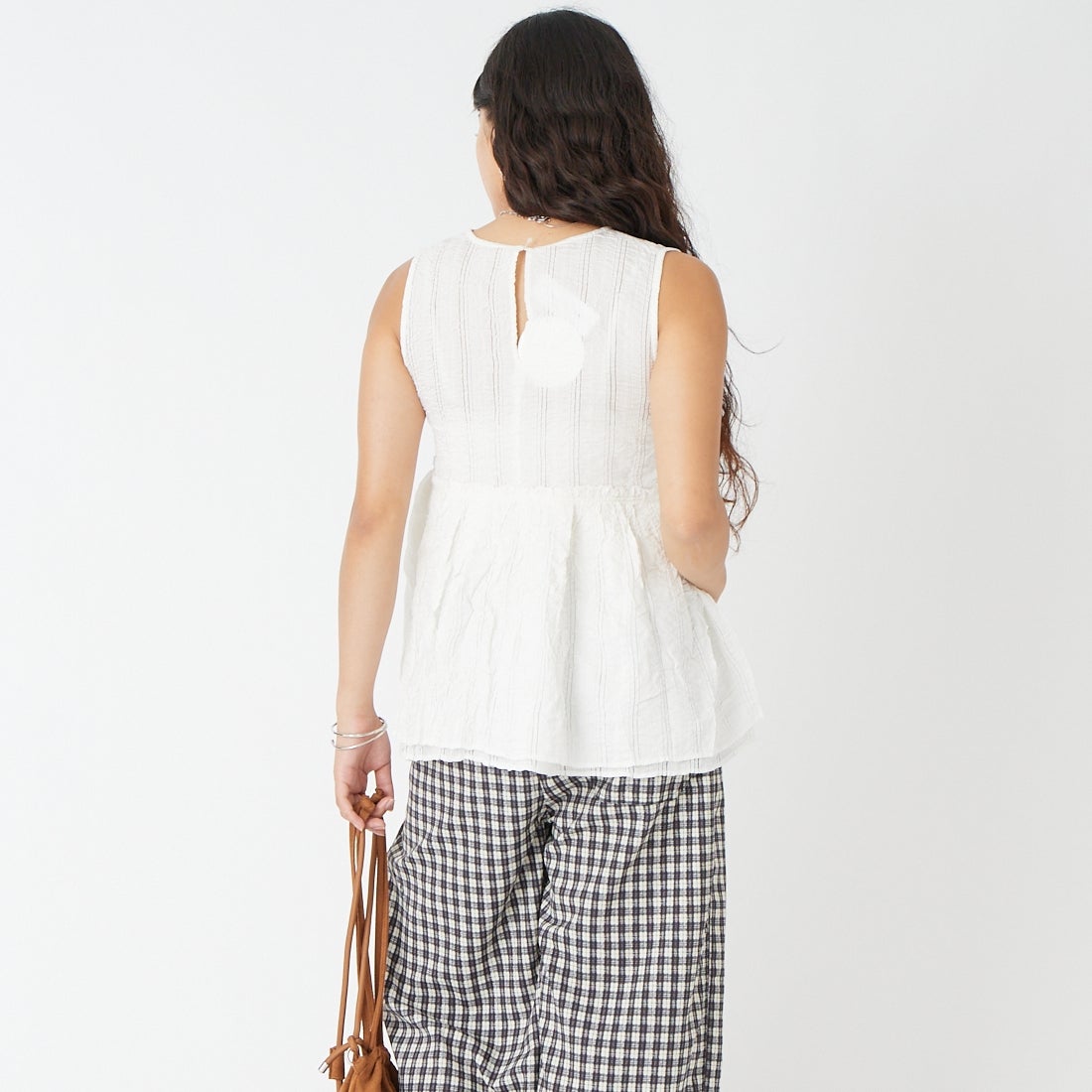 Jeans Factory Clothes [ジーンズファクトリークローズ] シアーストライプペプラムブラウス [25623-MN] OFF WHITE &&モデル身長：162cm 着用サイズ：F&&