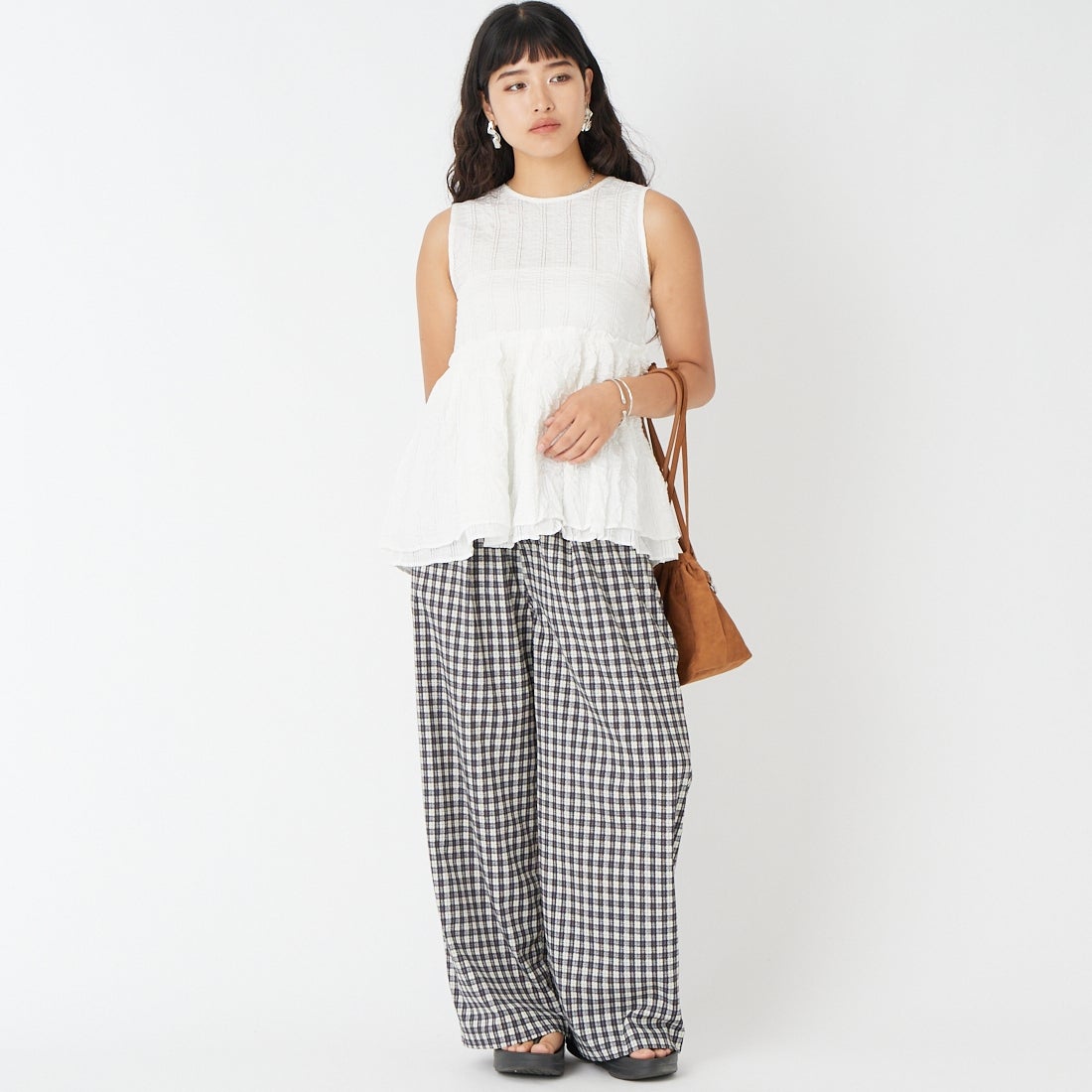 Jeans Factory Clothes [ジーンズファクトリークローズ] シアーストライプペプラムブラウス [25623-MN] OFF WHITE &&モデル身長：162cm 着用サイズ：F&&