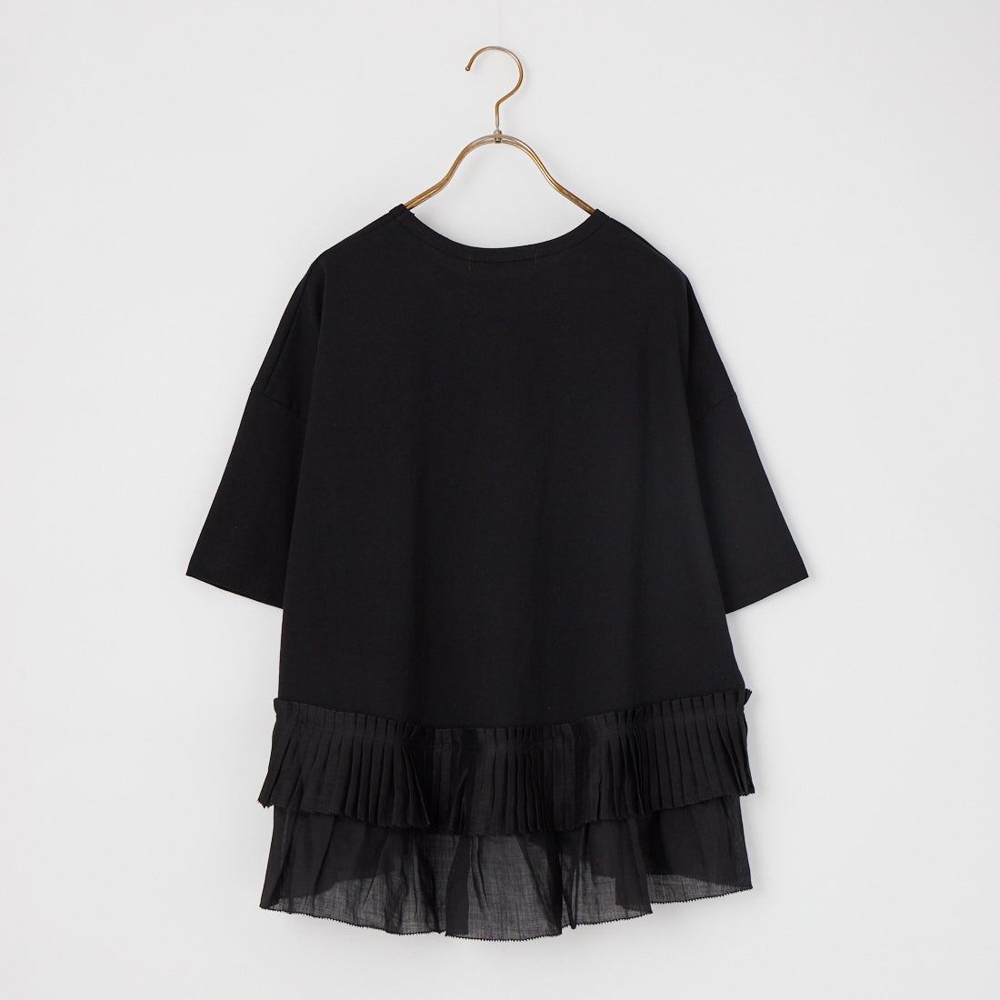 tumugu: [ツムグ] コットン天竺×ラミー ヘムフリルTシャツ [TC26207] 99 BLACK