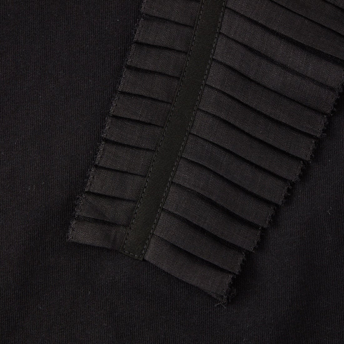 tumugu: [ツムグ] コットン天竺×ラミー ショルダータックプルオーバー [TC26206] 99 BLACK