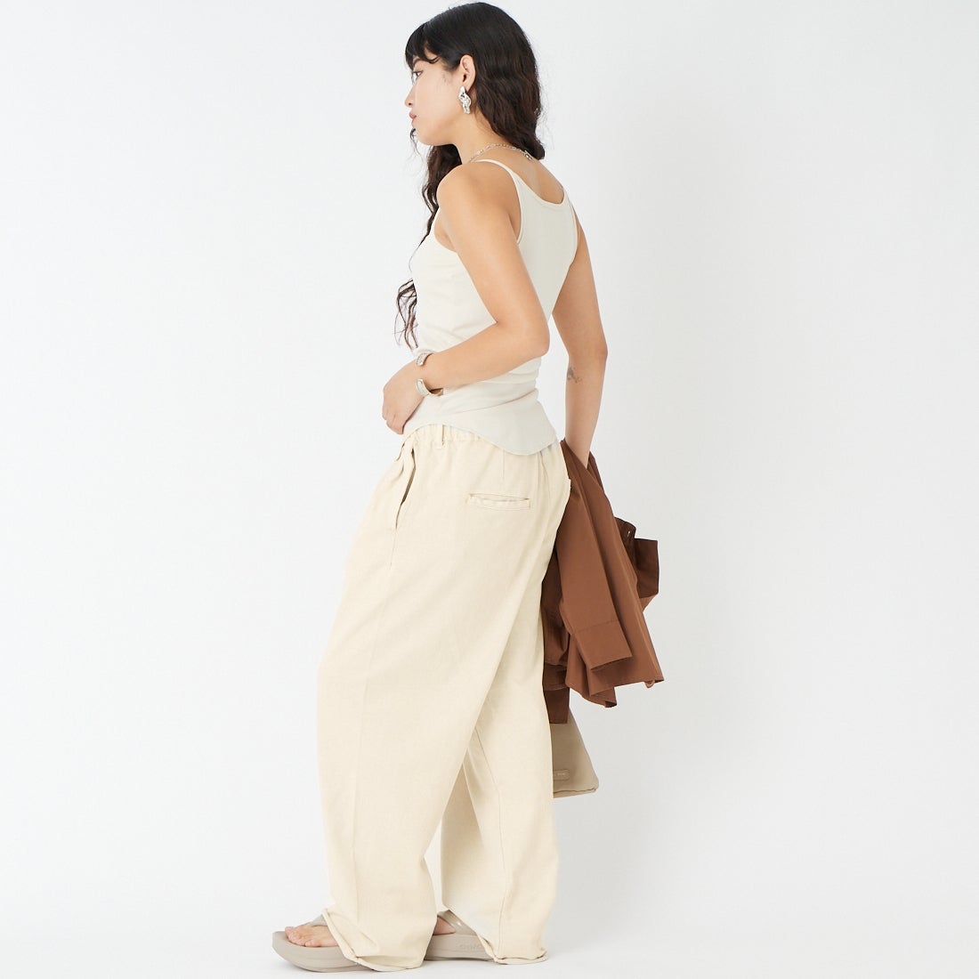 Jeans Factory Clothes [ジーンズファクトリークローズ] 16/2 タックスウェットパンツ [2621-418IN] GREIGE &&モデル身長：162cm 着用サイズ：S&&