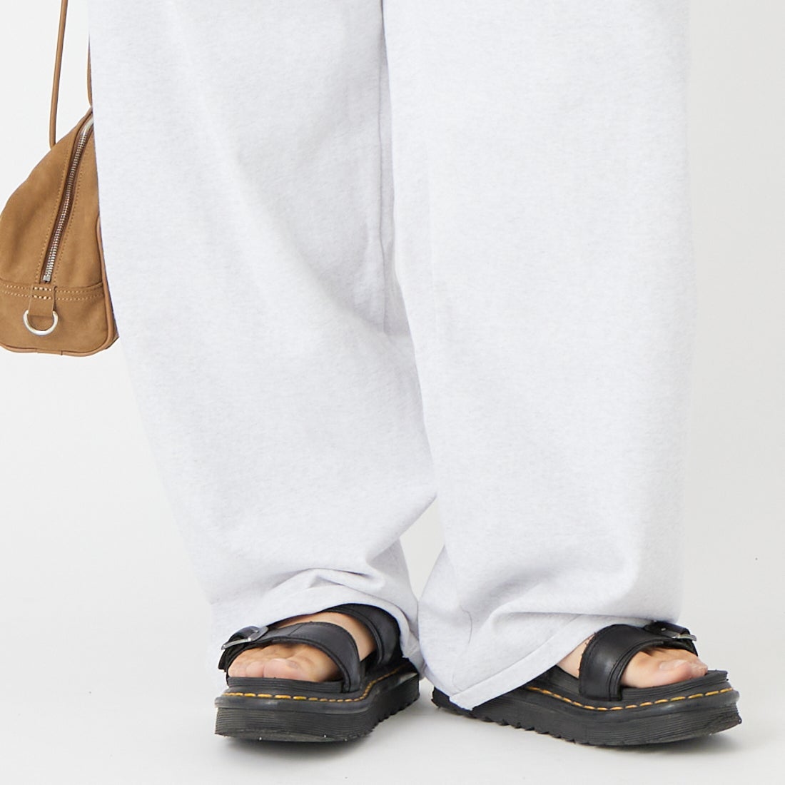 Jeans Factory Clothes [ジーンズファクトリークローズ] 16/2 タックスウェットパンツ [2621-418IN] ASH &&モデル身長：162cm 着用サイズ：S&&