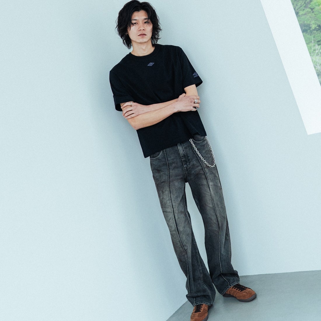 UMBRO [アンブロ] 別注 バックプリント コンパクトTシャツ [UMNK26SS-PO02-JF] BLUE &&モデル身長：177cm 着用サイズ：L&&ブロ] 別注 バックプリント コンパクトTシャツ [UMNK26SS-PO02-JF] BLACK &&モデル身長：182cm 着用サイズ：L&&
