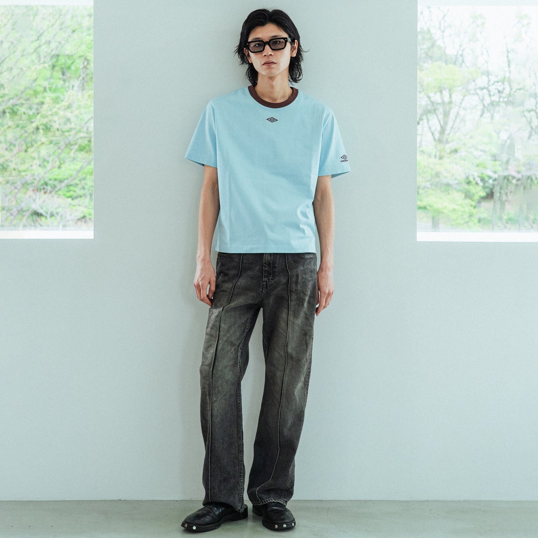 UMBRO [アンブロ] 別注 バックプリント コンパクトTシャツ [UMNK26SS-PO02-JF] BLUE &&モデル身長：182cm 着用サイズ：L&&